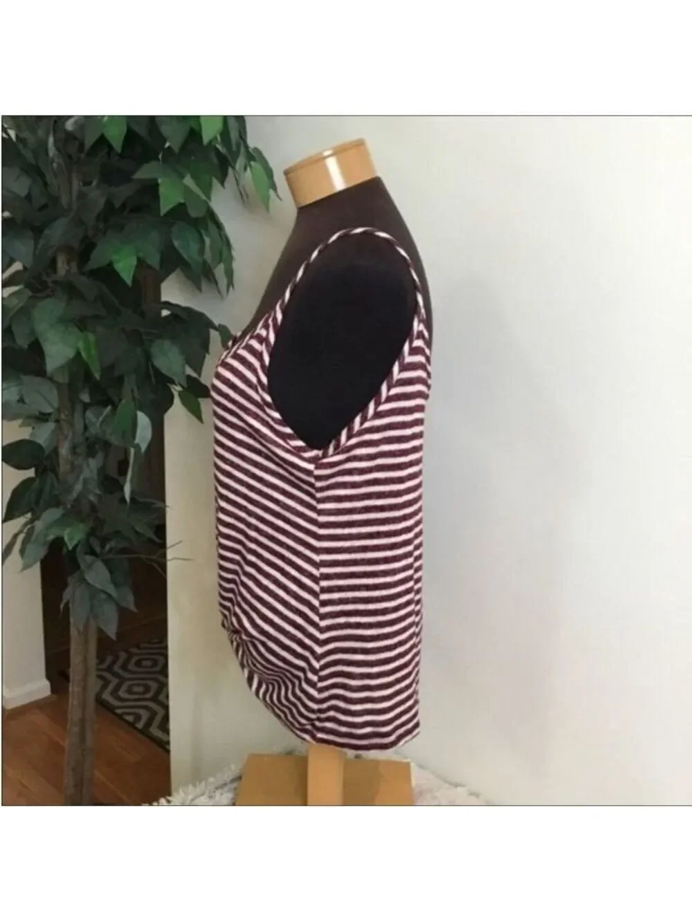 SO spaghetti strap striped top w/ knotted front Woman’s Juniors size L - Picture 5 of 14